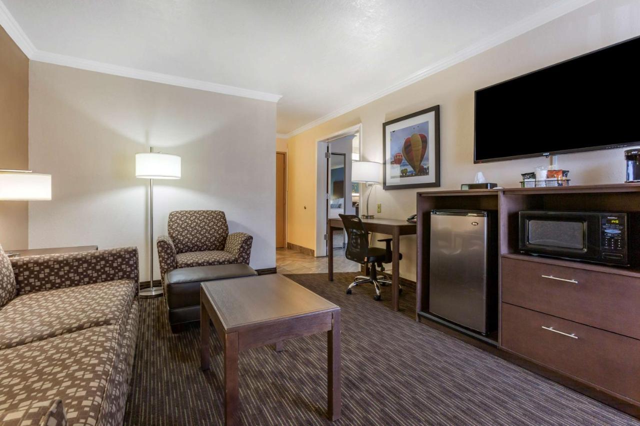 Best Western Airport Albuquerque Innsuites Hotel & Suites Exteriör bild