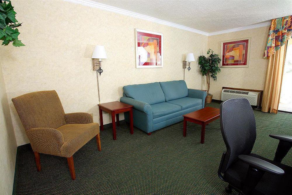 Best Western Airport Albuquerque Innsuites Hotel & Suites Exteriör bild