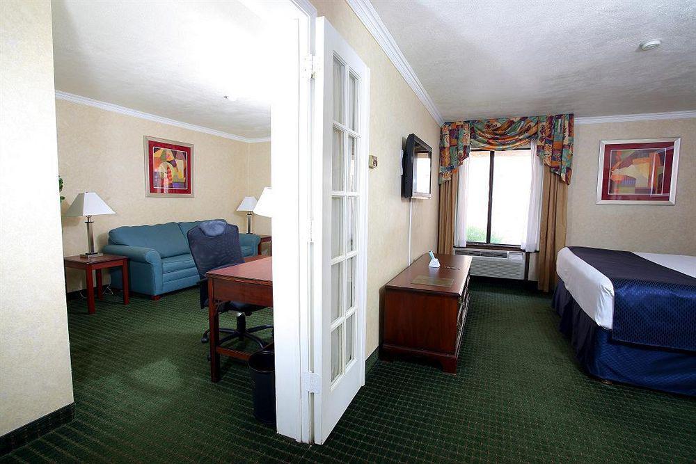 Best Western Airport Albuquerque Innsuites Hotel & Suites Exteriör bild